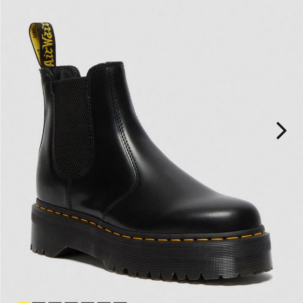 2976 SMOOTH LEATHER PLATFORM CHELSEA BOOTS DR. MARTENS